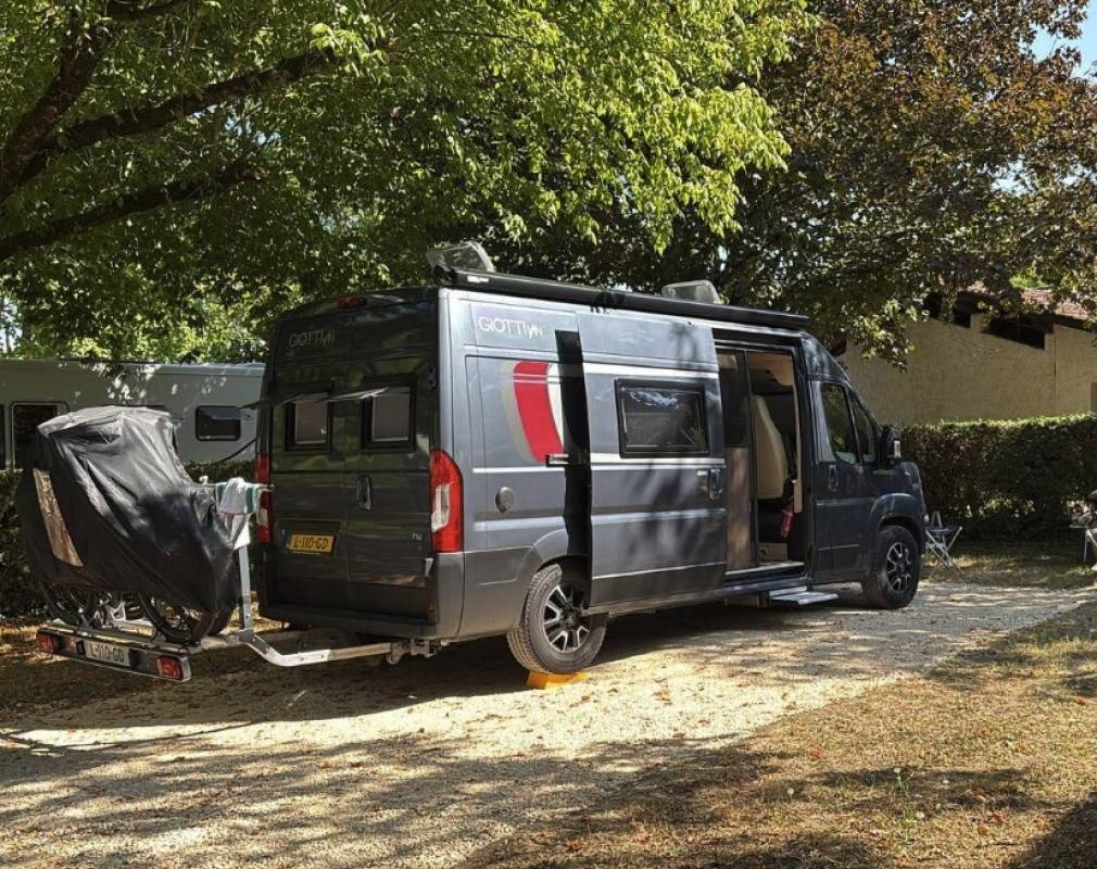 Stellplatz Castillonnès — Sítio para autocaravanas in Castillonnès