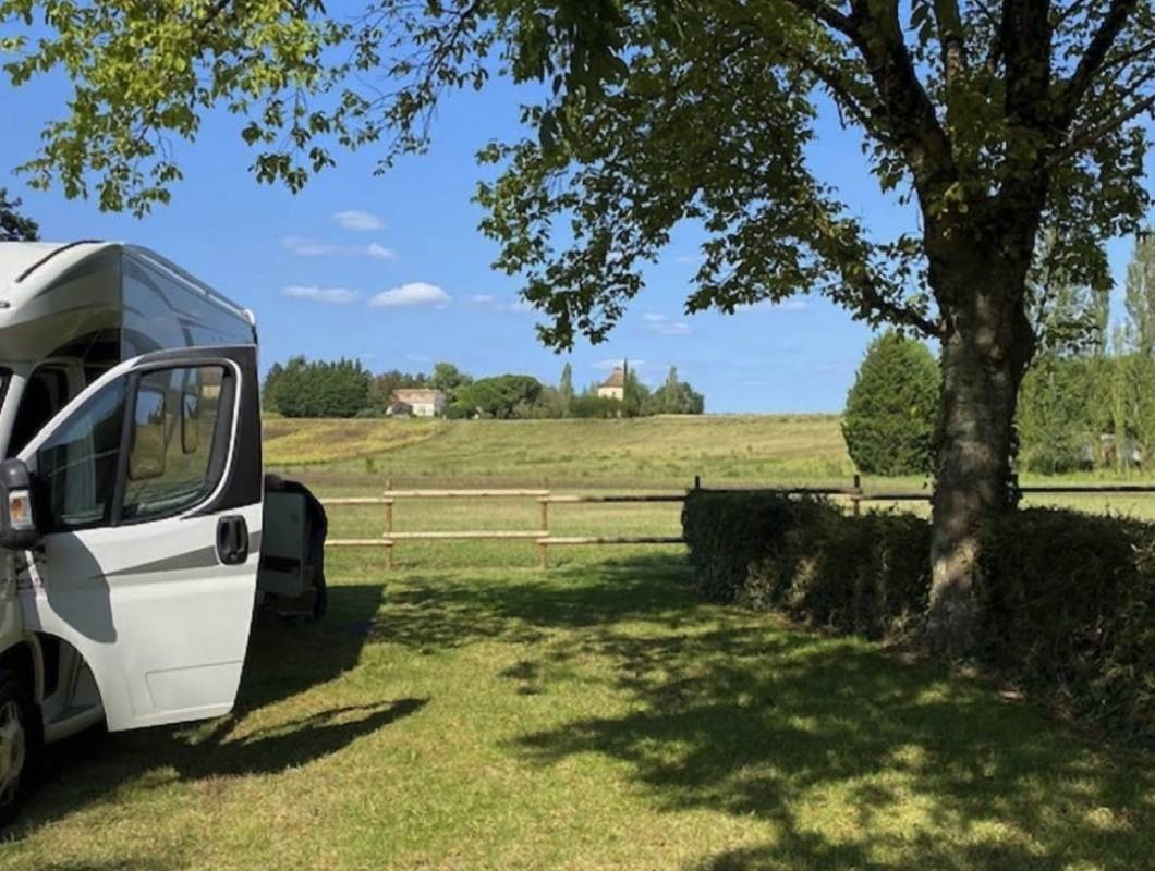 Stellplatz Castillonnès — Karavan Sitesi in Castillonnès