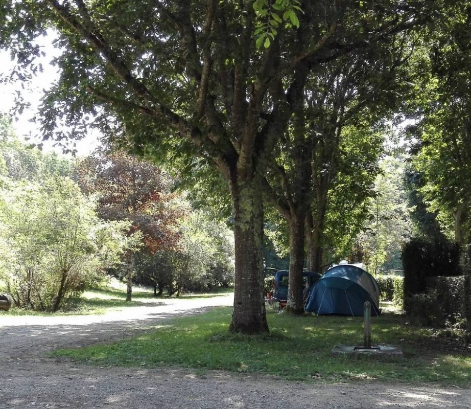Camping GCU Le Menoux — Campingplass in Le Menoux