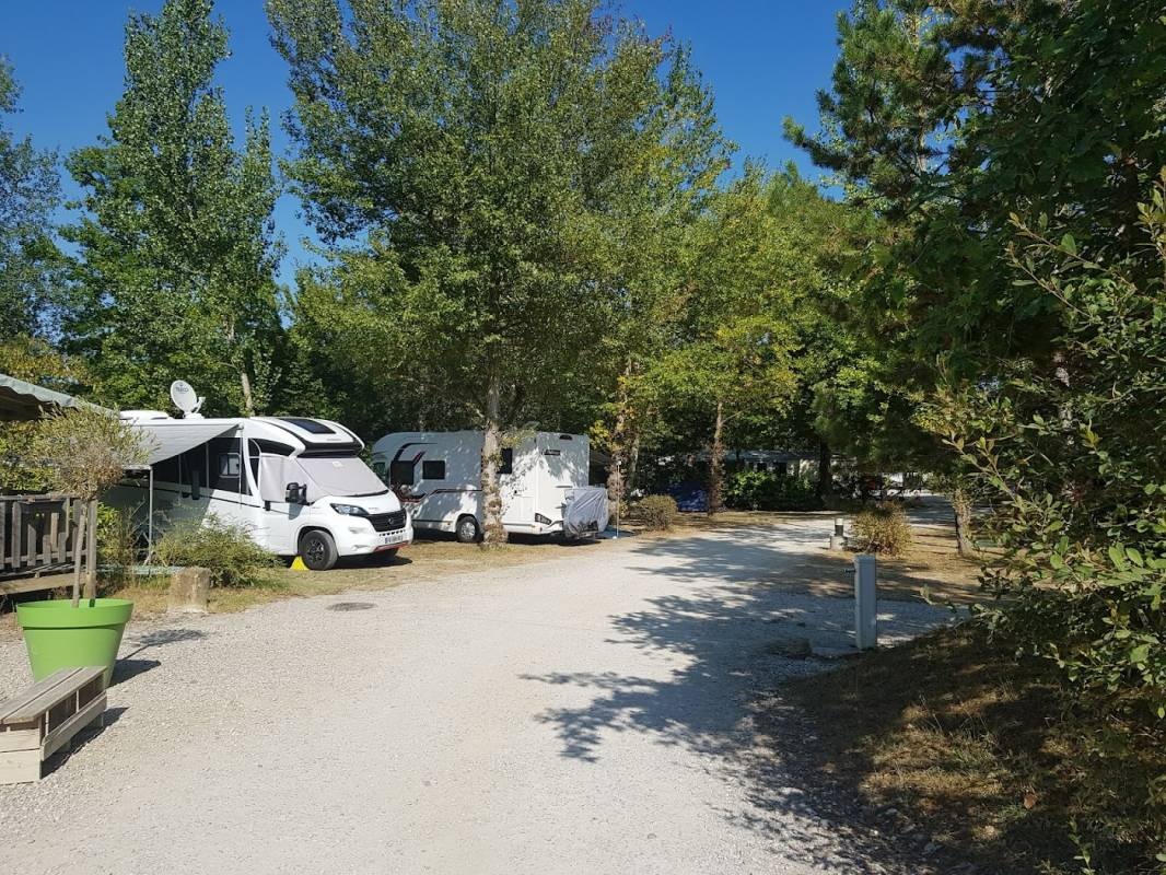 Camping La Régate — Campingplads in Léran / Corse