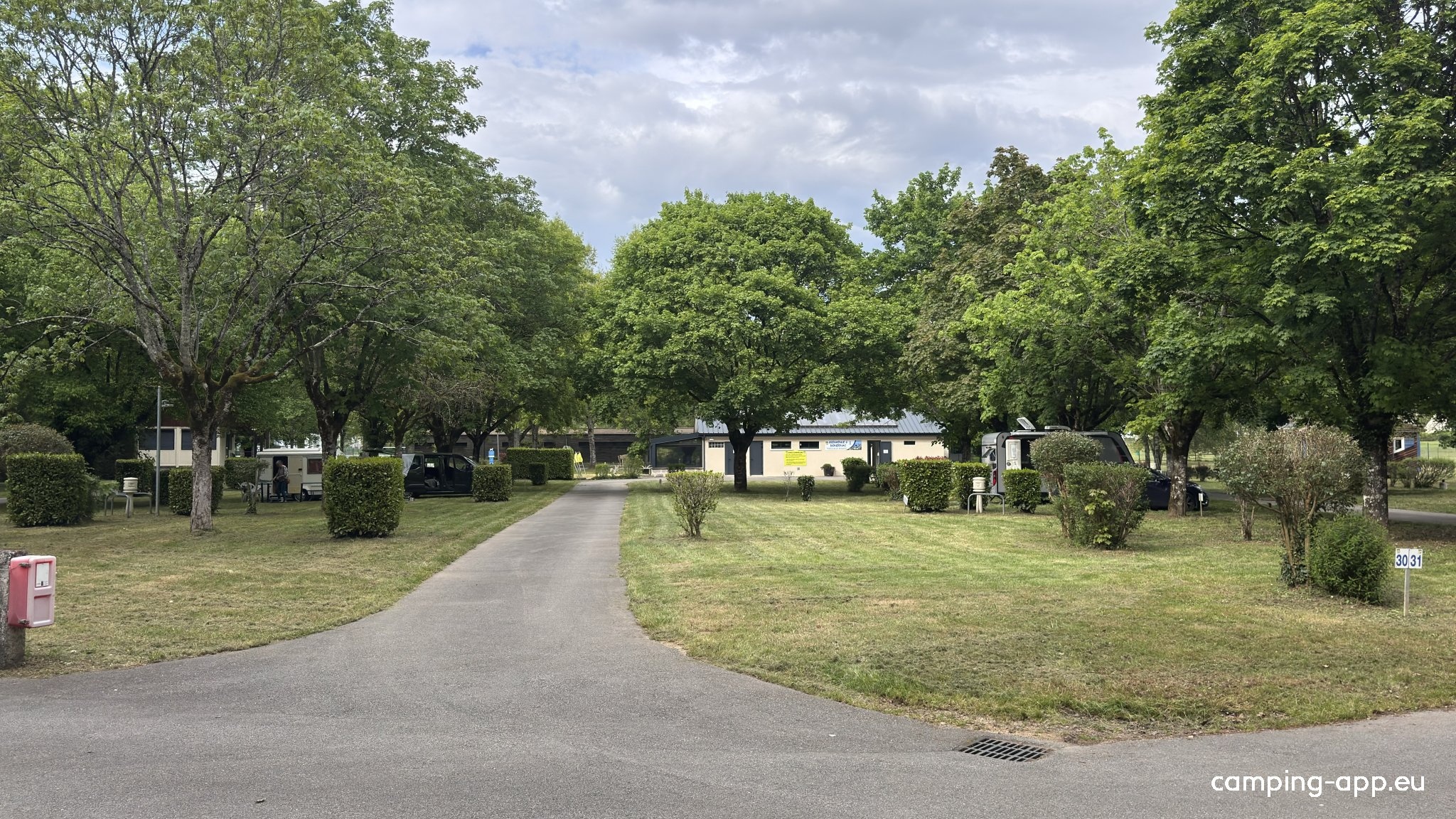 Camping la rivière *** — Kemp in Donzenac / Pays de la Loire