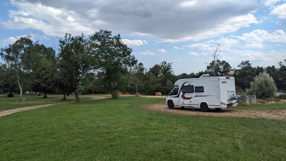 Camping la Route Bleue — 露营地 in Balbigny