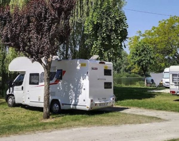 Camping Saône Jolie *