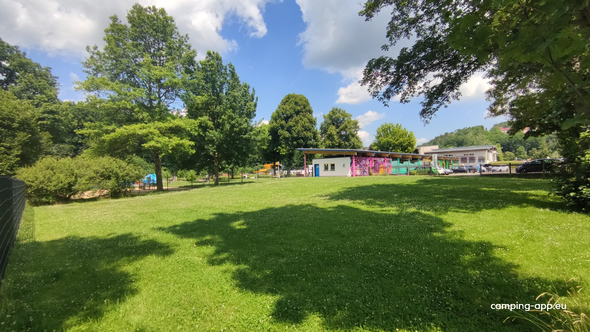 Stellplatz am Schwimmbad Greiz — Campervan Site in Greiz-Aubachtal