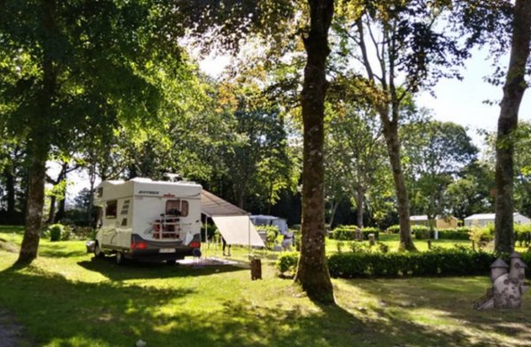 Camping Le Lac O Fées ***