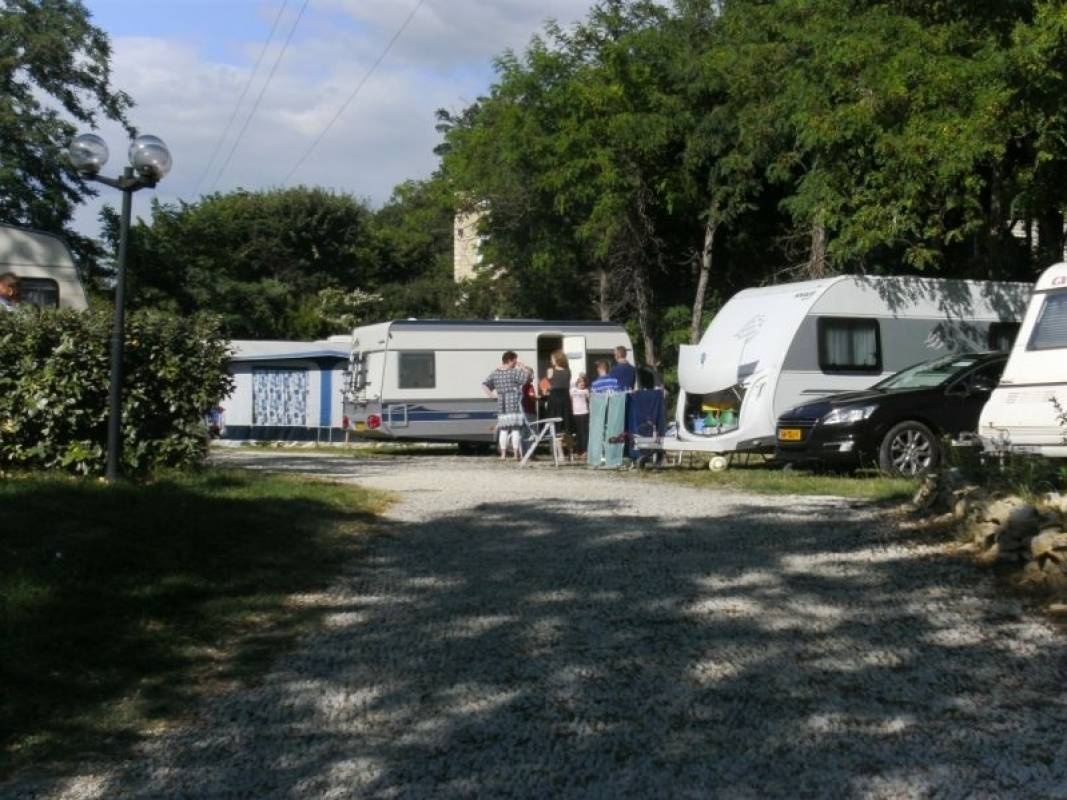 Camping Floral — Kamp yeri in La Coucourde