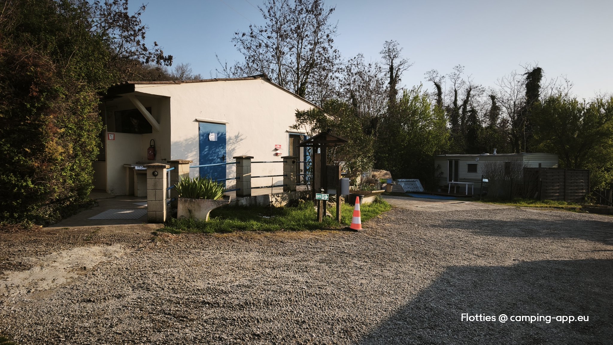 Camping Floral — Photo 4