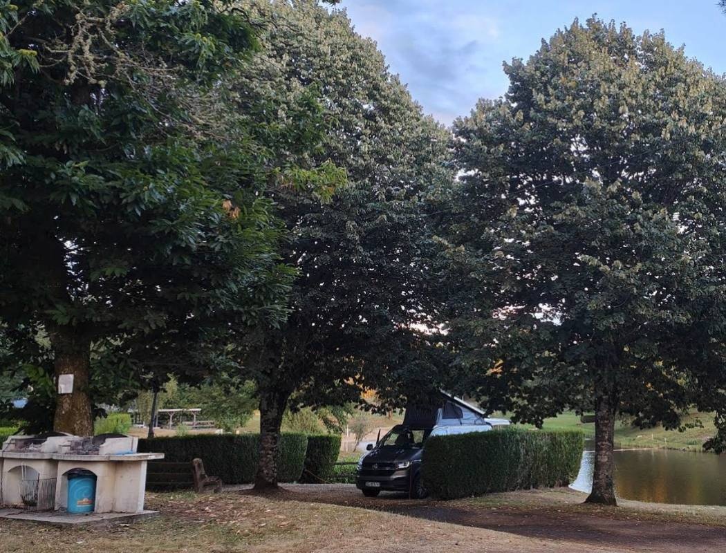 Camping municipal Les Bruyères ** — Campingplats in Auriac / Nouvelle-Aquitaine