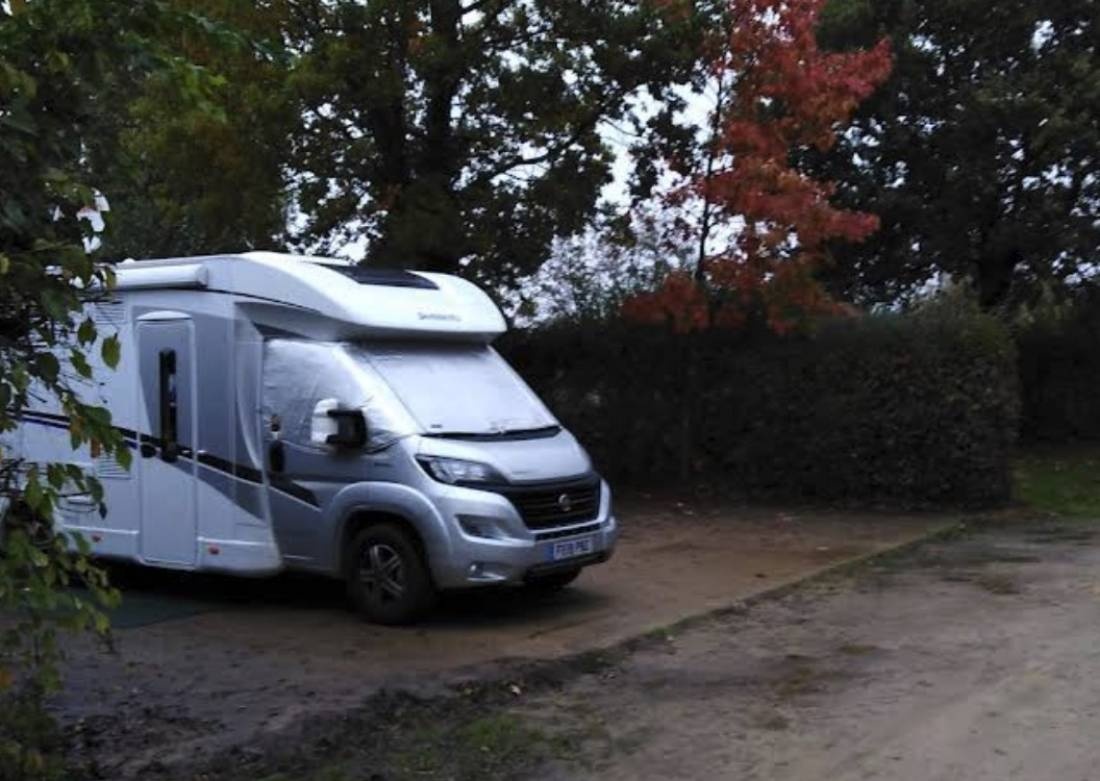 Camping Municipal Le Pont d'Orne — 露营地 in Montbizot