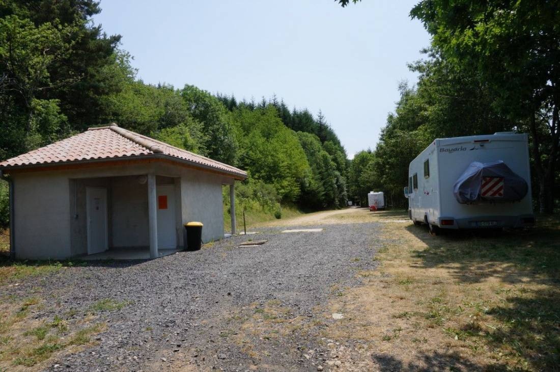 Camping Municipal de Saint Martial — 露营地 in Saint-Martial