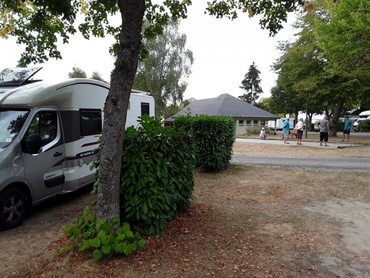 Camping Municipal Ouches de Budelle — Cámping in Évaux-les-Bains / Occitanie