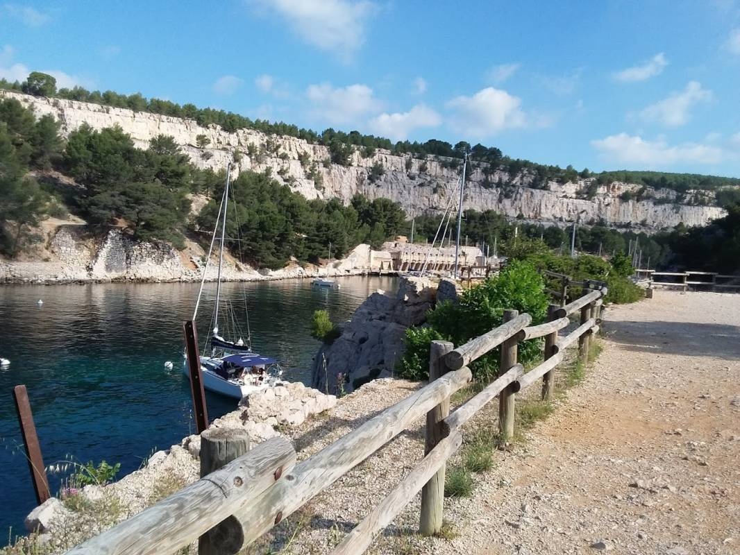 Camping du Port d'Alon — Місце для кемпінгу in Saint-Cyr-sur-Mer