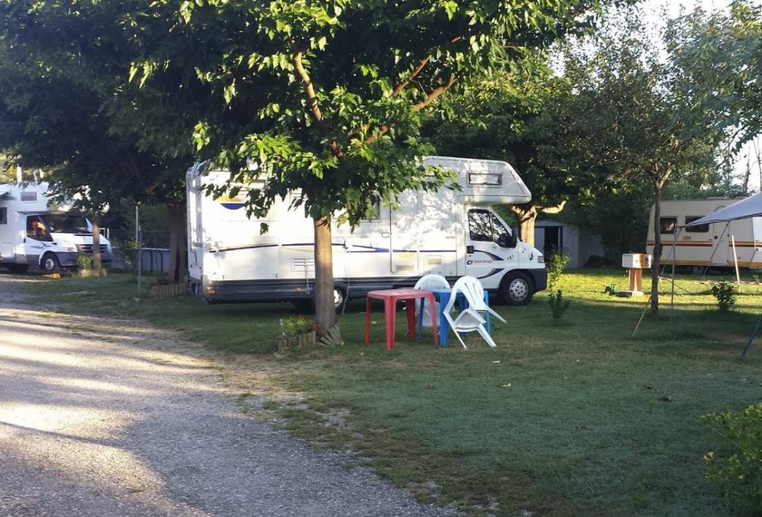 Camping Les Eychecadous *** — Sítio de acampamento in Artigat