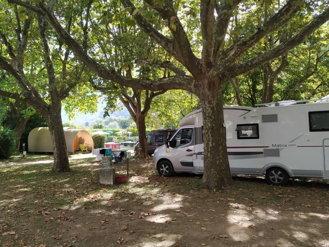 Camping Le Bois de Cornage — Camping in Vizille