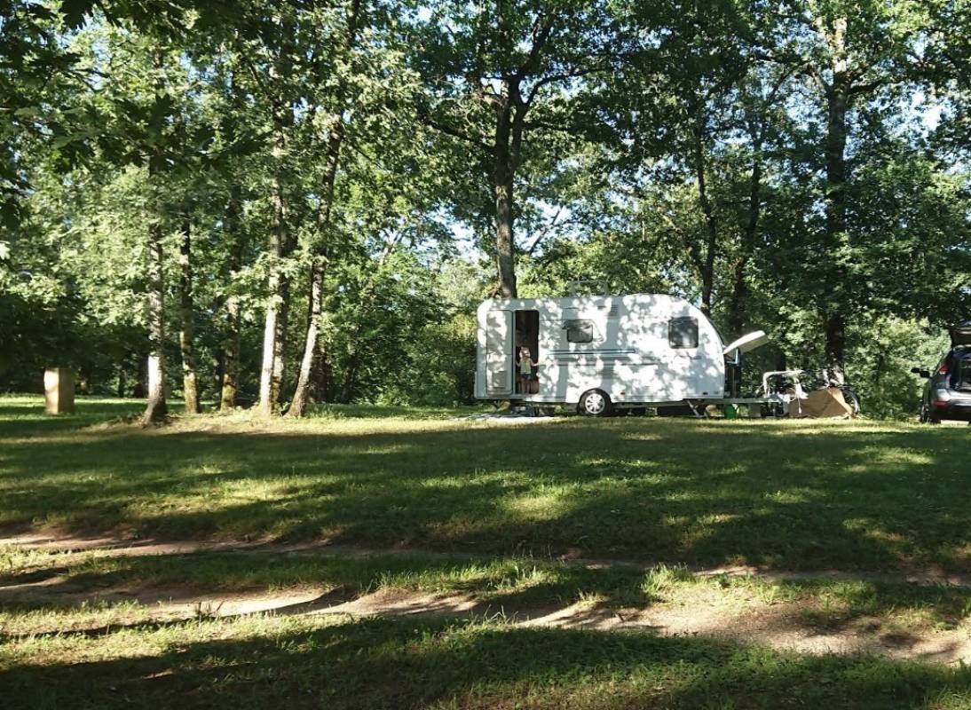 Camping Lac de Veronne — Kemp in Marsalès