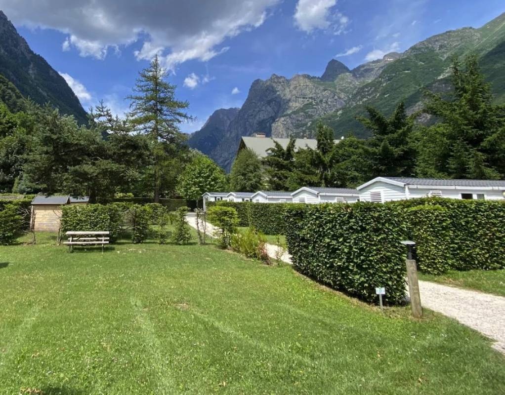 Camping Le Château de Rochetaillée **** — Kemp in Le Bourg-d'Oisans 
