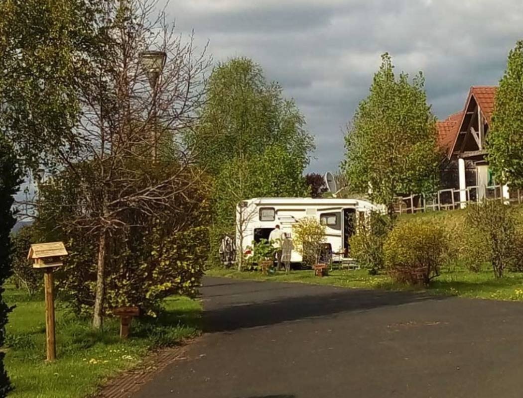 Village De Vacances et Spa Saviloisirs *** — Місце для кемпінгу in Saint-Amant-Roche-Savine