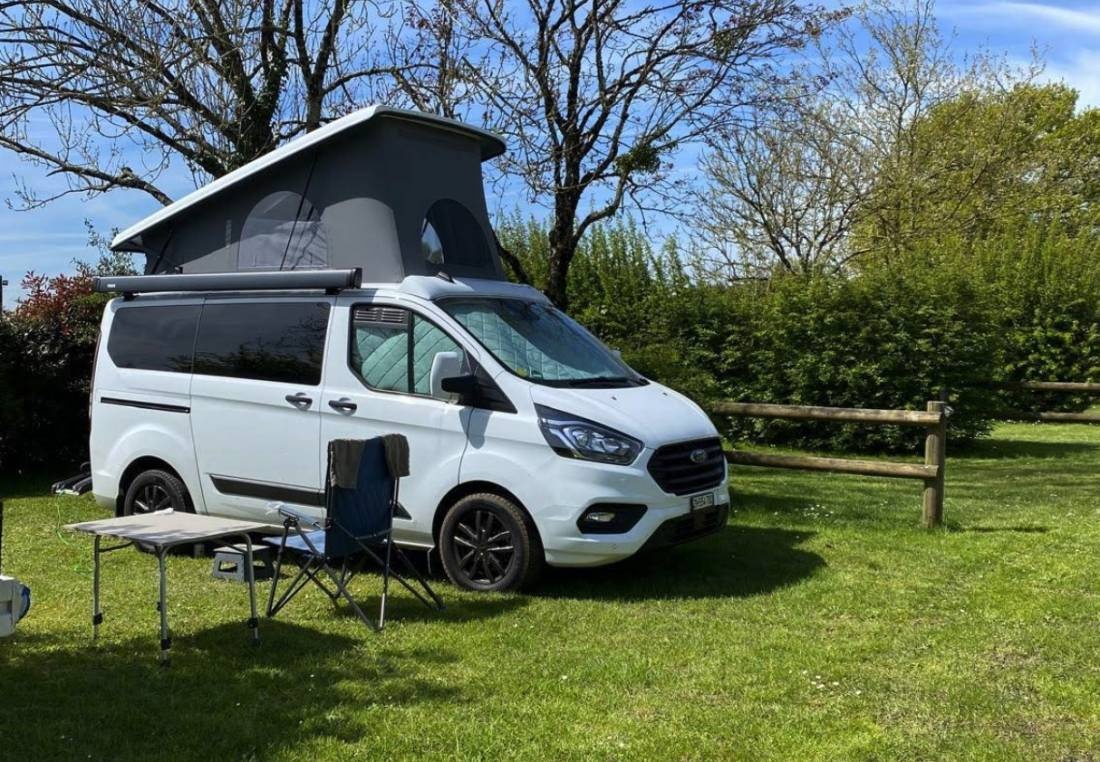 Glamping Sainte-Suzanne — Місце для кемпінгу in Sainte-Suzanne-et-Chammes