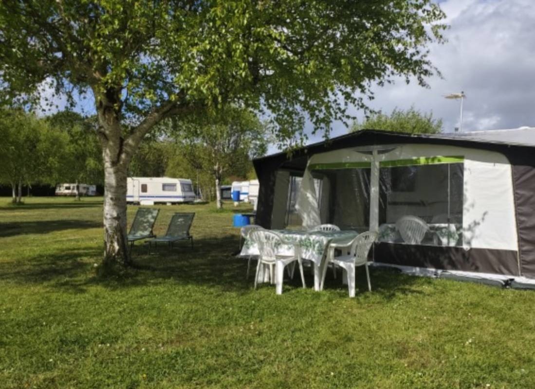 Camping La Pinede (Naturisten Camping) ** — Area da campeggio in Belz