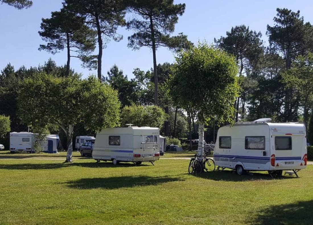 Camping La Pinede (Naturisten Camping) ** — Campingplass in Belz