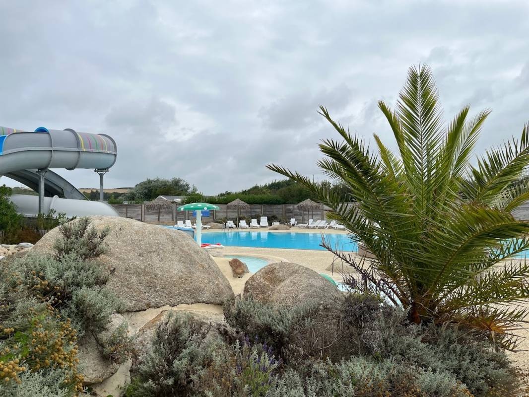 Camping de la Plage de Treguer — Campingplass in Plonévez-Porzay / Occitanie