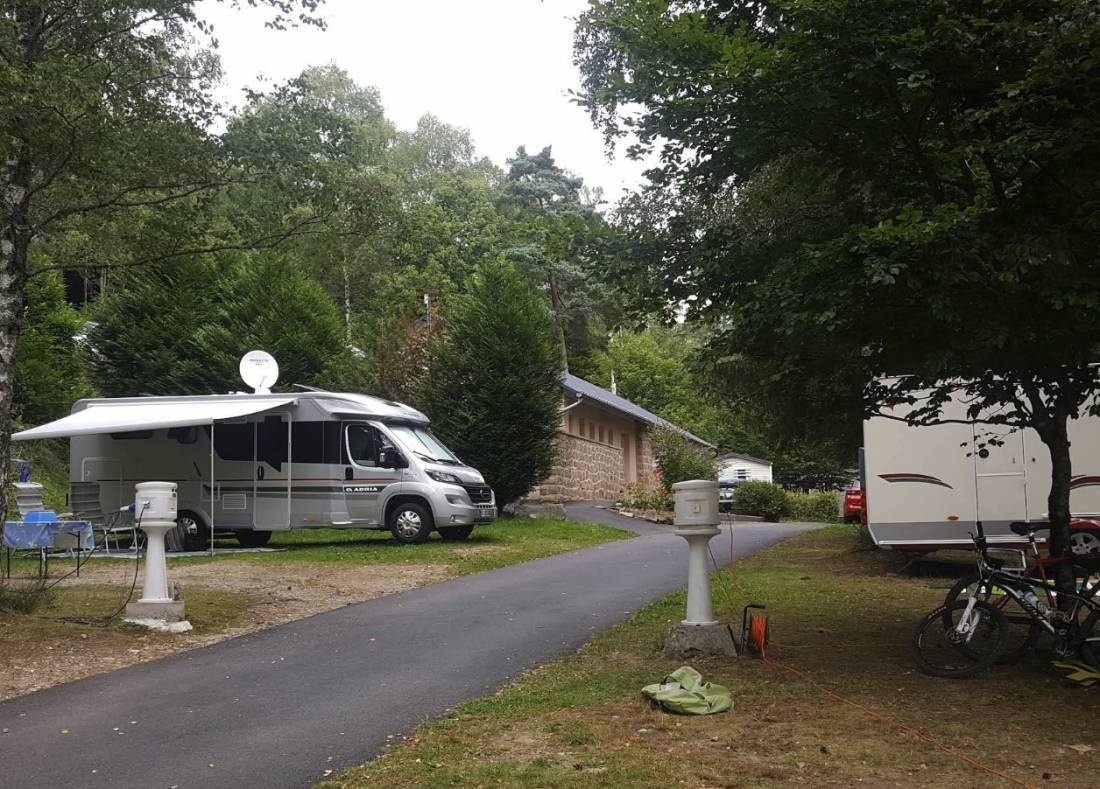 Camping La Plage *** — Kamp yeri in Treignac 