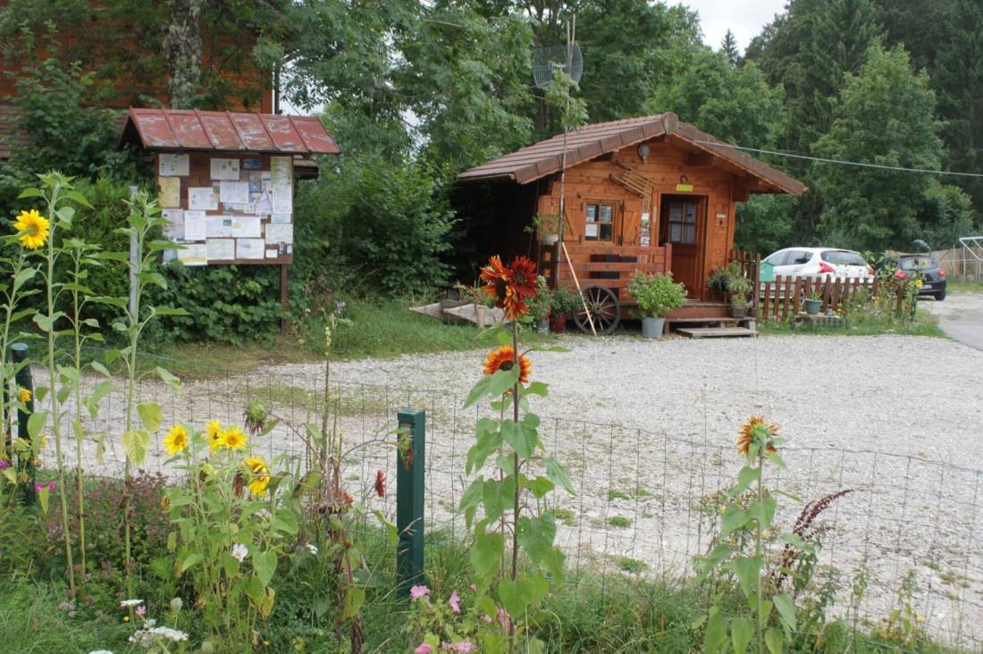 Camping Chalet La Favière — Campingplats in Lac-des-Rouges-Truites