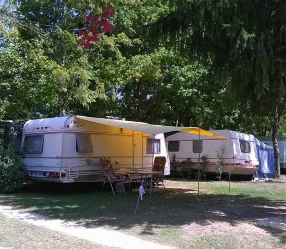 Camping La Ferme du Pelou ** — Camping Site in Tursac