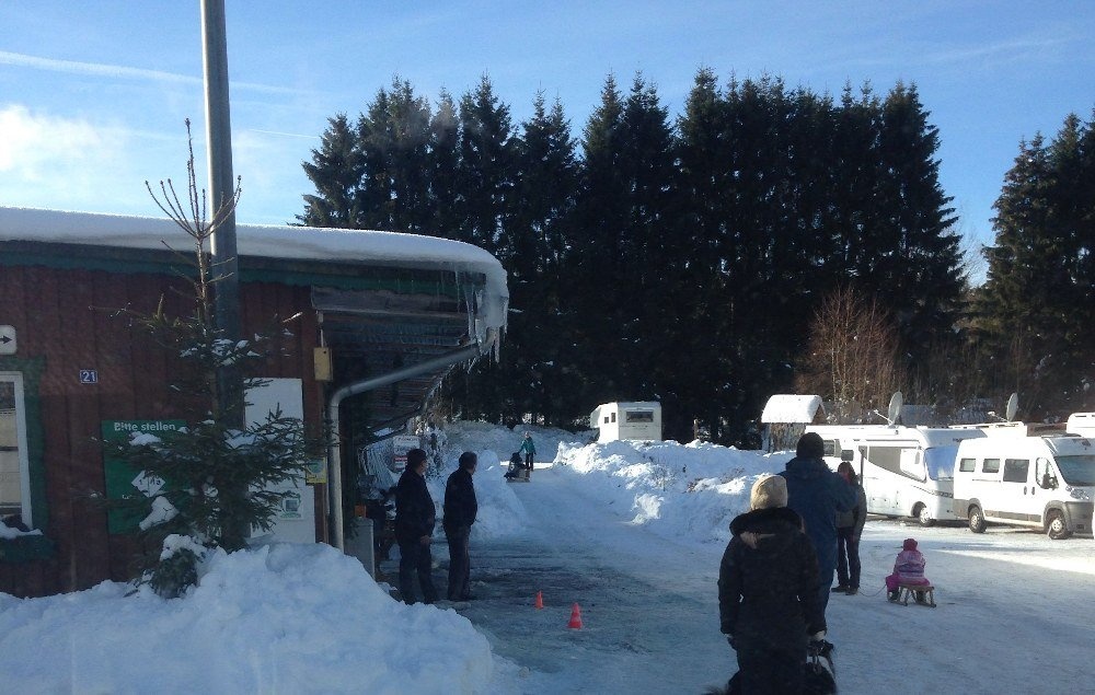 Stellplatz an der Schützenstraße — Karavan Sitesi in Braunlage