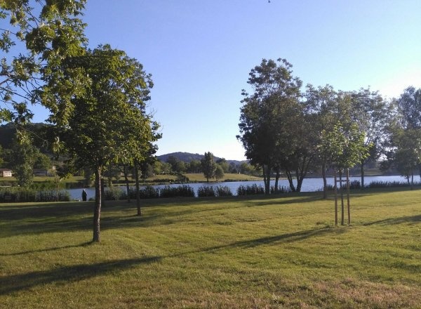 Camping Lac De Champos — Cámping in Saint-Donat-sur-l'Herbasse