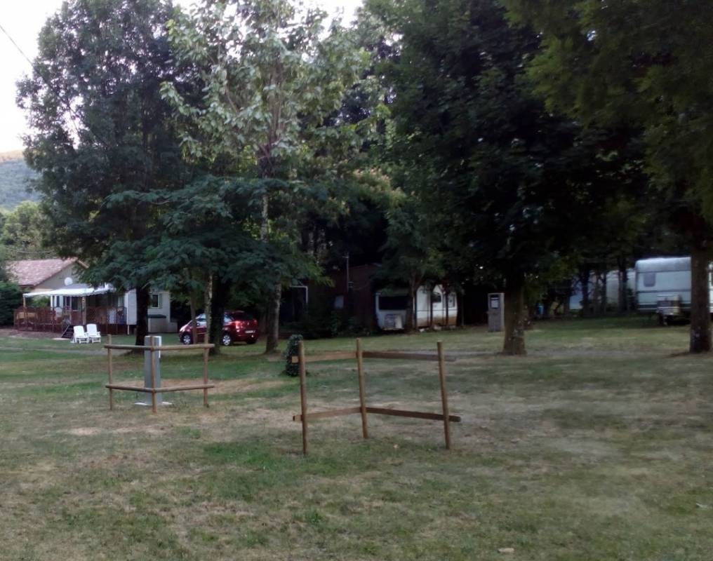 Camping La Chataigneraie — Campingplats in Montpezat-sous-Bauzon
