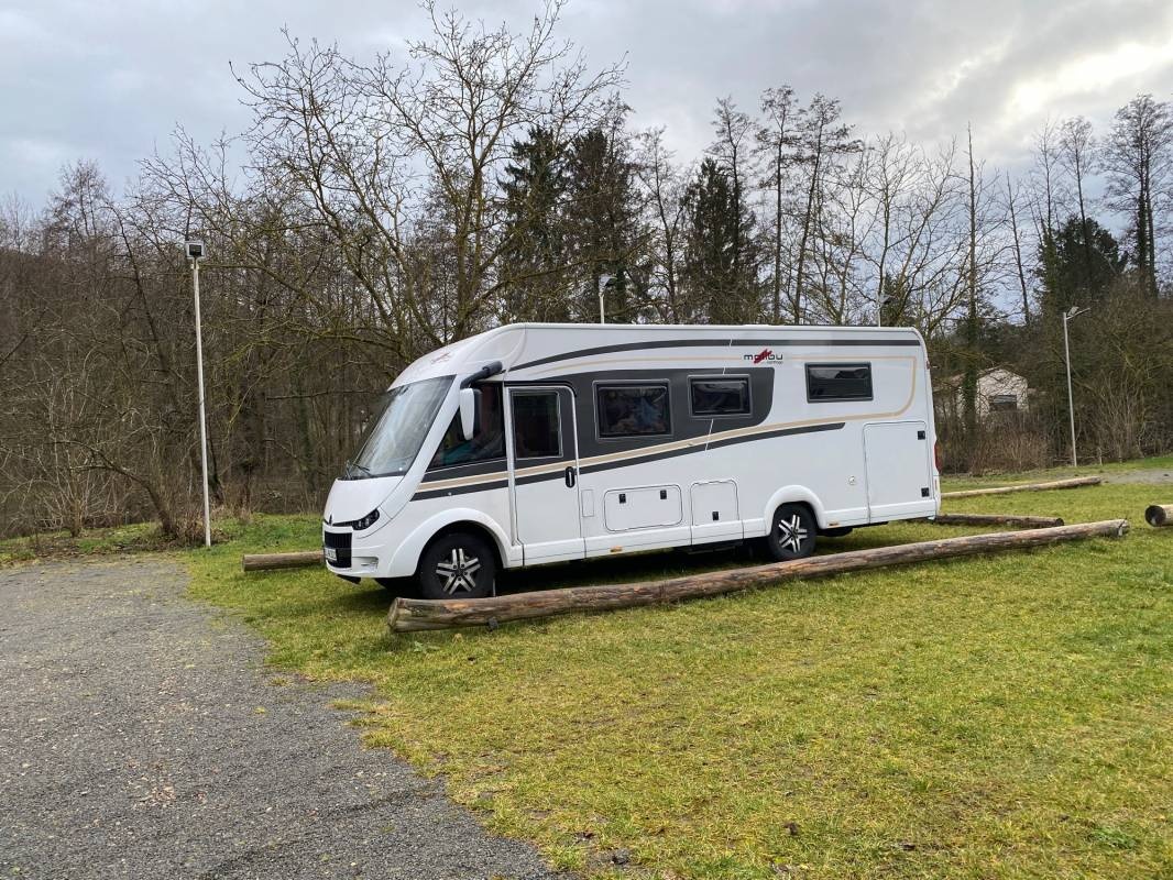 Wohnmobilstellplatz Färberanger — Sp. parking dla kamperów in Vilsbiburg-Grieshäusl