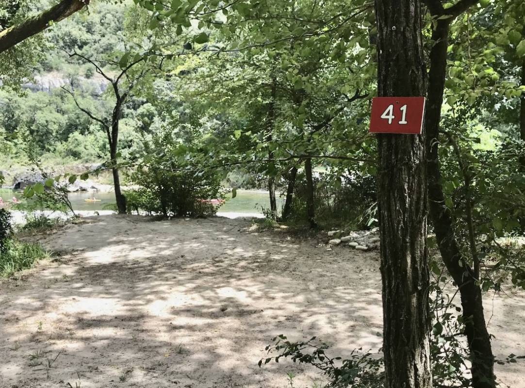 La Plage des Templiers (Naturisten Camping) (nur Zelte) — Cámping in Saint-Remèze 