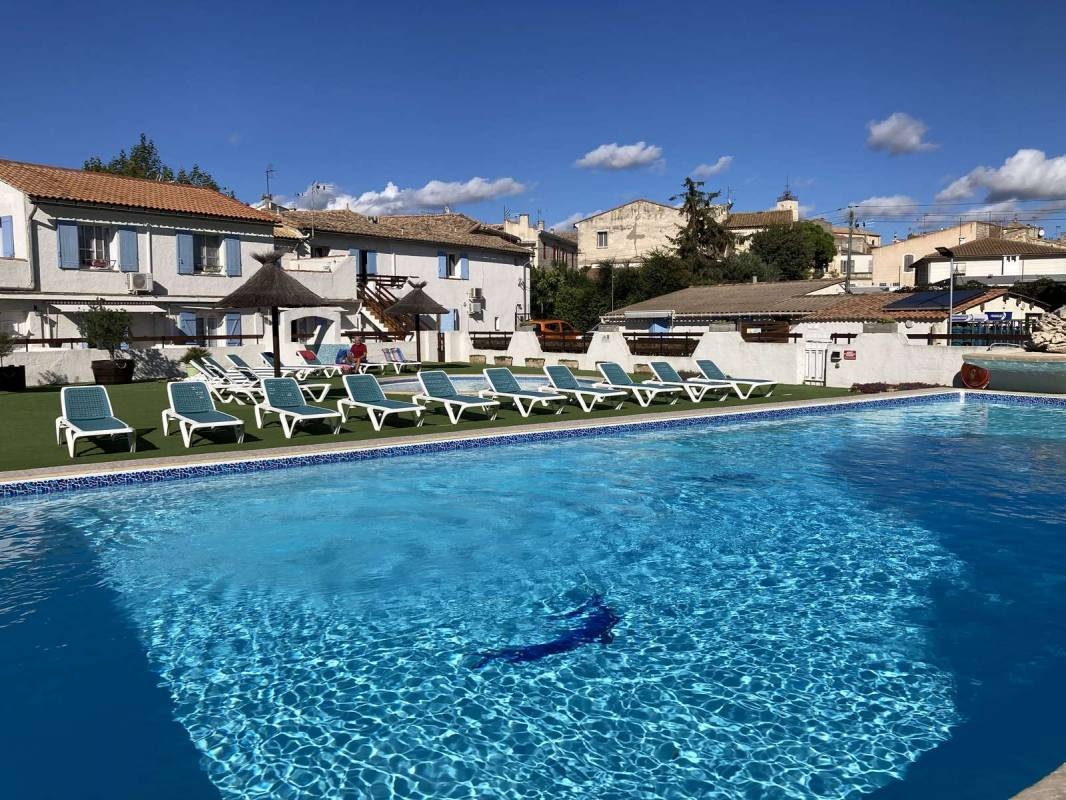 Camping La Chicanette — Camping Site in Saint-Gilles