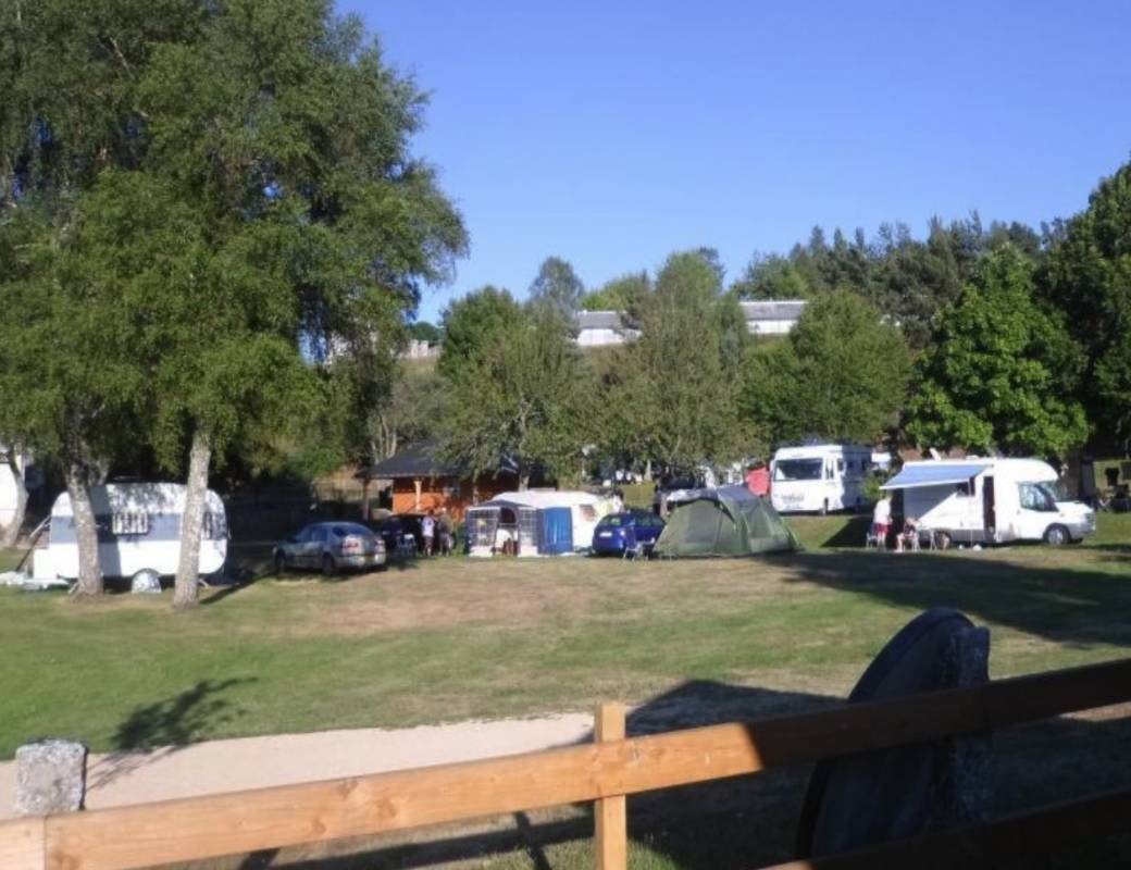 Camping Chez Prosper — Kemping in Fournels