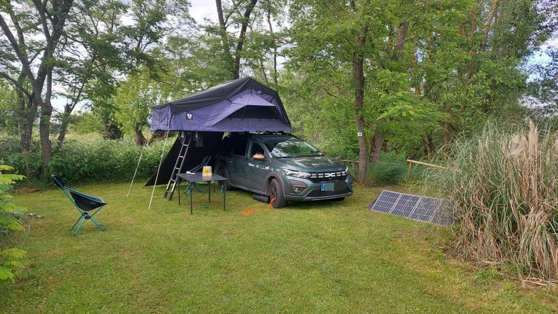 Camping Deneuvre *** — Kemping in Châtel-de-Neuvre / Auvergne-Rhône-Alpes