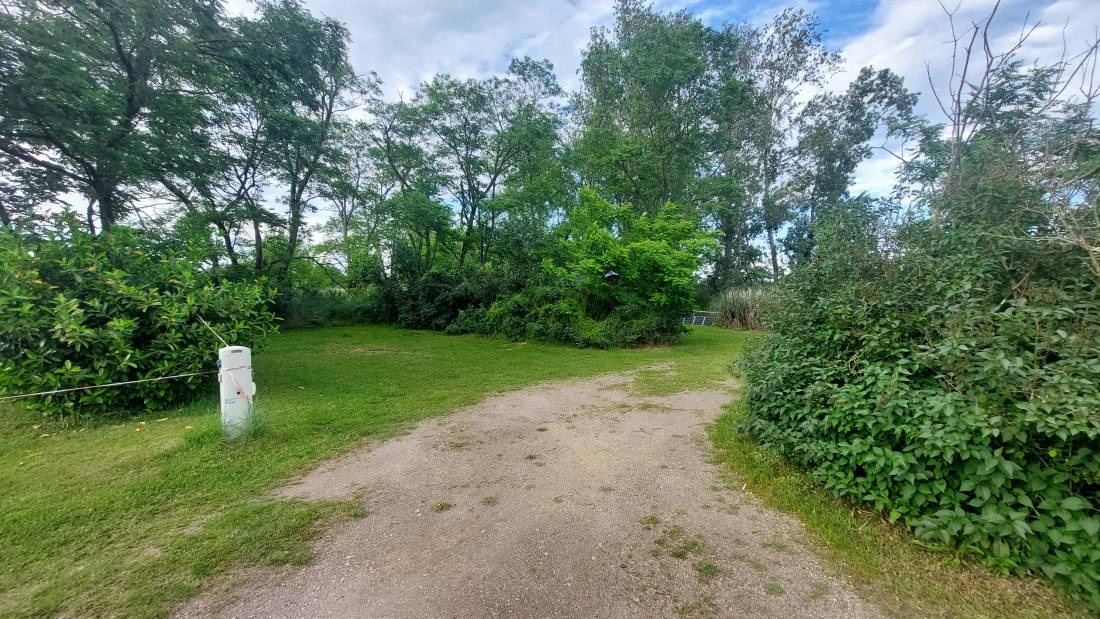 Camping Deneuvre *** — Campingplats in Châtel-de-Neuvre / Auvergne-Rhône-Alpes