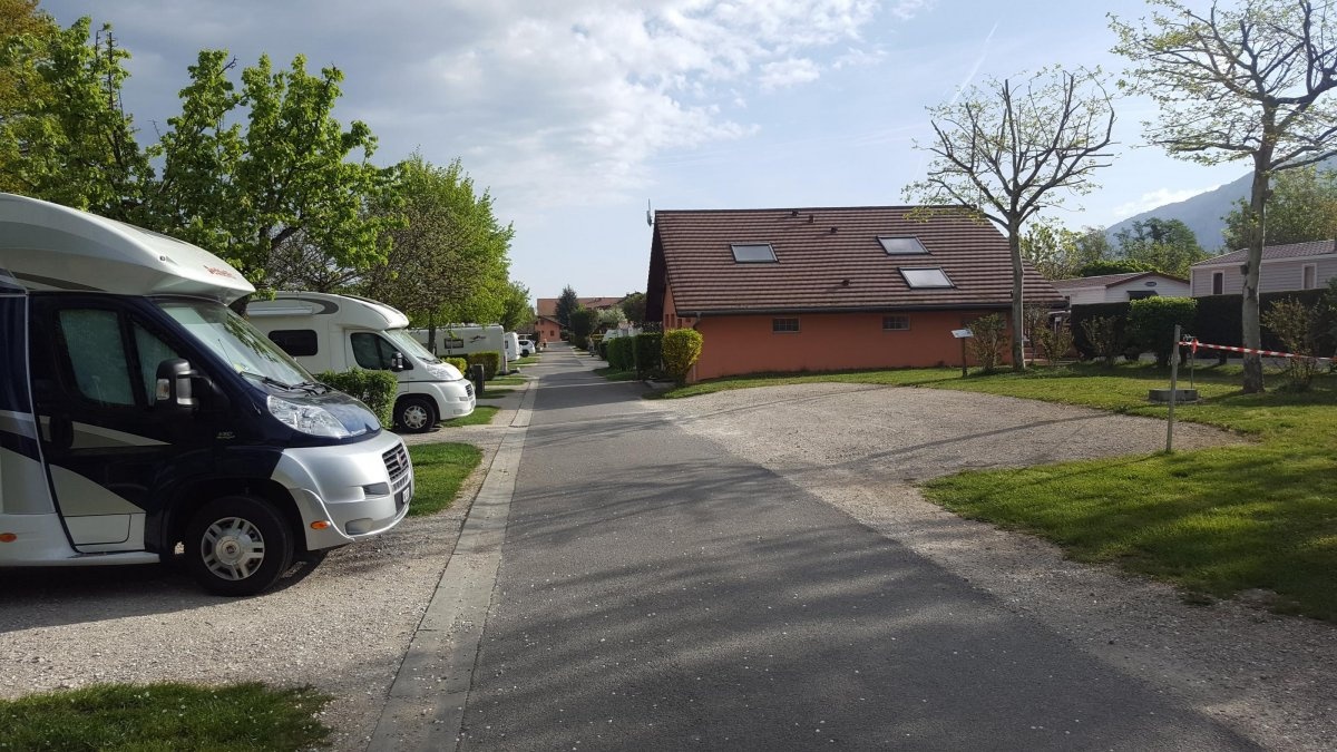 Camping La Colombiere **** — Camping Site in Neydens 