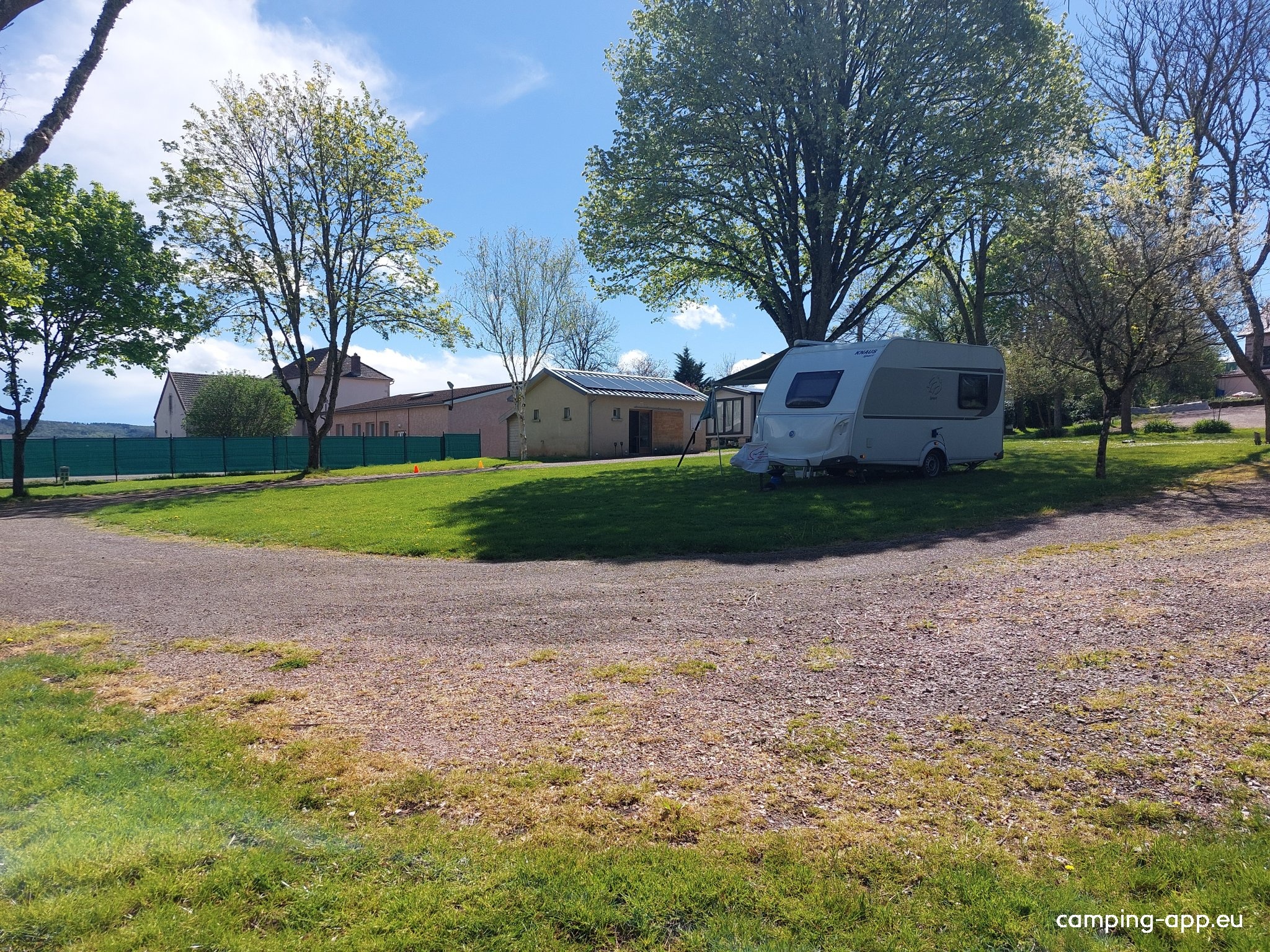 Camping La Motte Ternant — Camping in La Motte-Ternant / Bourgogne Franche-Comté