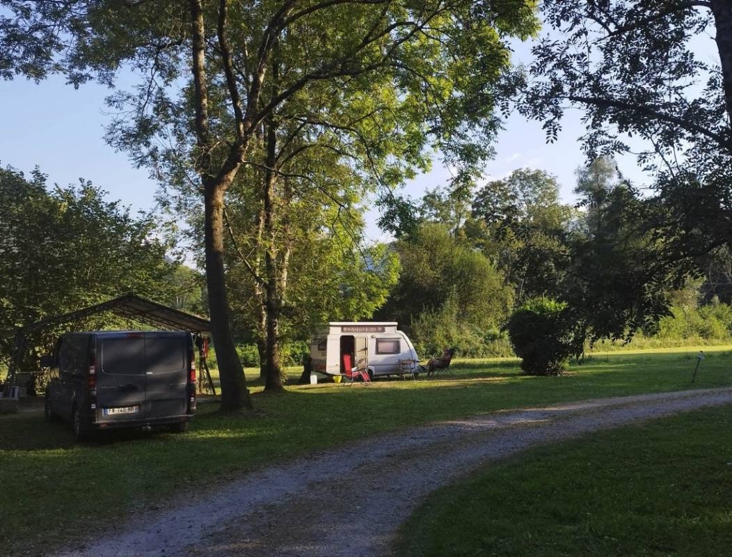 Le Camping des 4 Saisons — Kamp yeri in Asasp-Arros