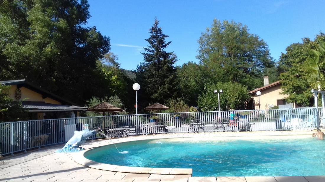 Camping Youpendi (Les Acacias) *** — Місце для кемпінгу in Tournon-sur-Rhône
