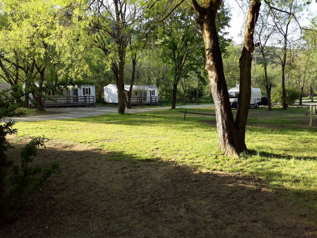 Camping Youpendi (Les Acacias) *** — Campingplats in Tournon-sur-Rhône