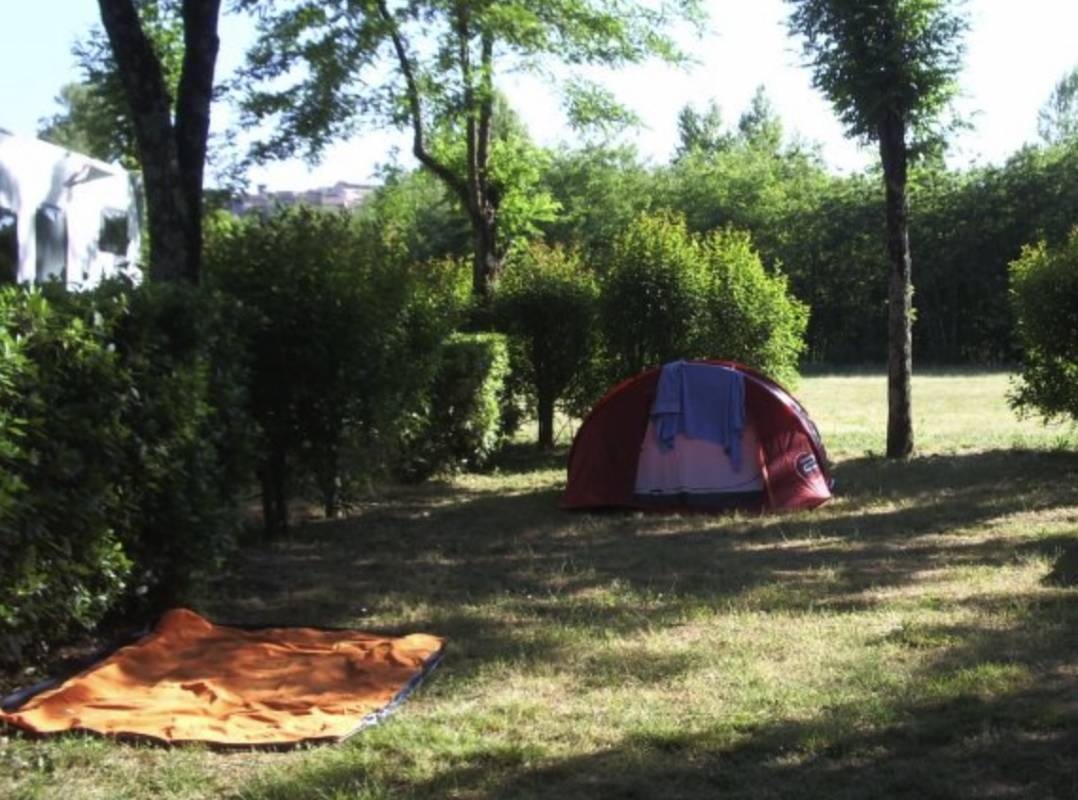 Camping Acacias *** — 露营地 in Rosières