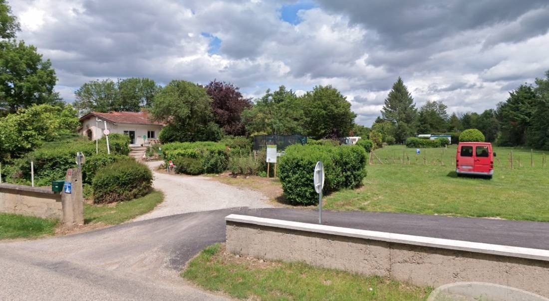 Camping Les Avenières — Campingplats in Manthes / Auvergne-Rhône-Alpes