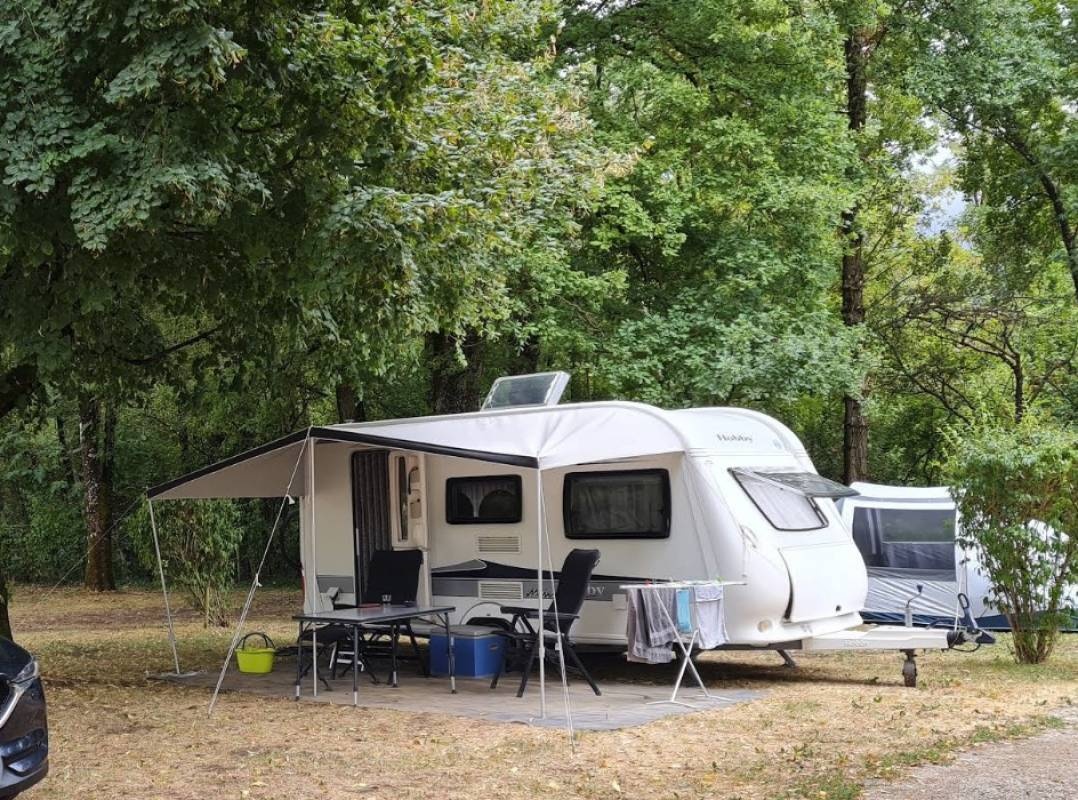 Camping Les Bords du Guiers *** — Campingplatz in Saint-Genix-les-Villages