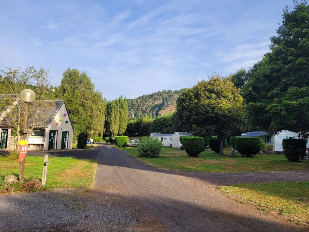 Camping Bombs — Campingplats in Chambon-sur-Lac 