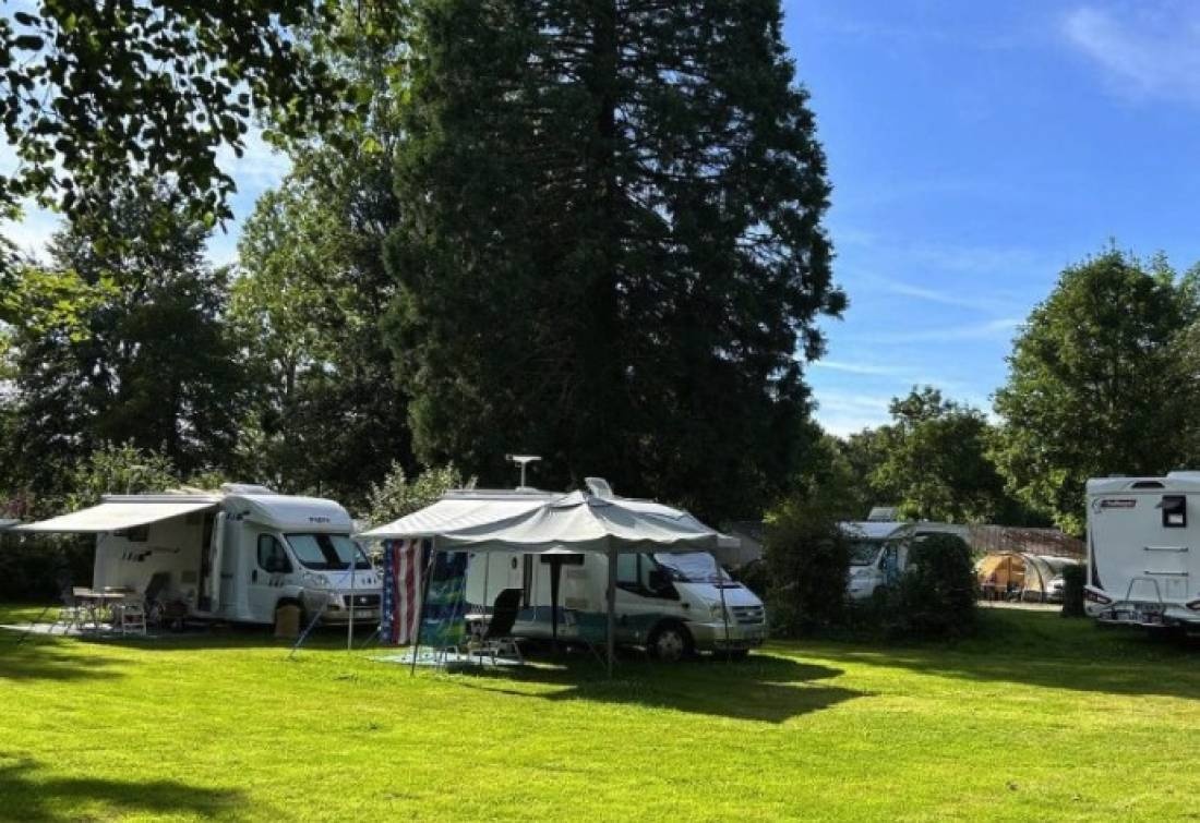 Camping des Bains *** — Kemp in Saint-Honoré-les-Bains