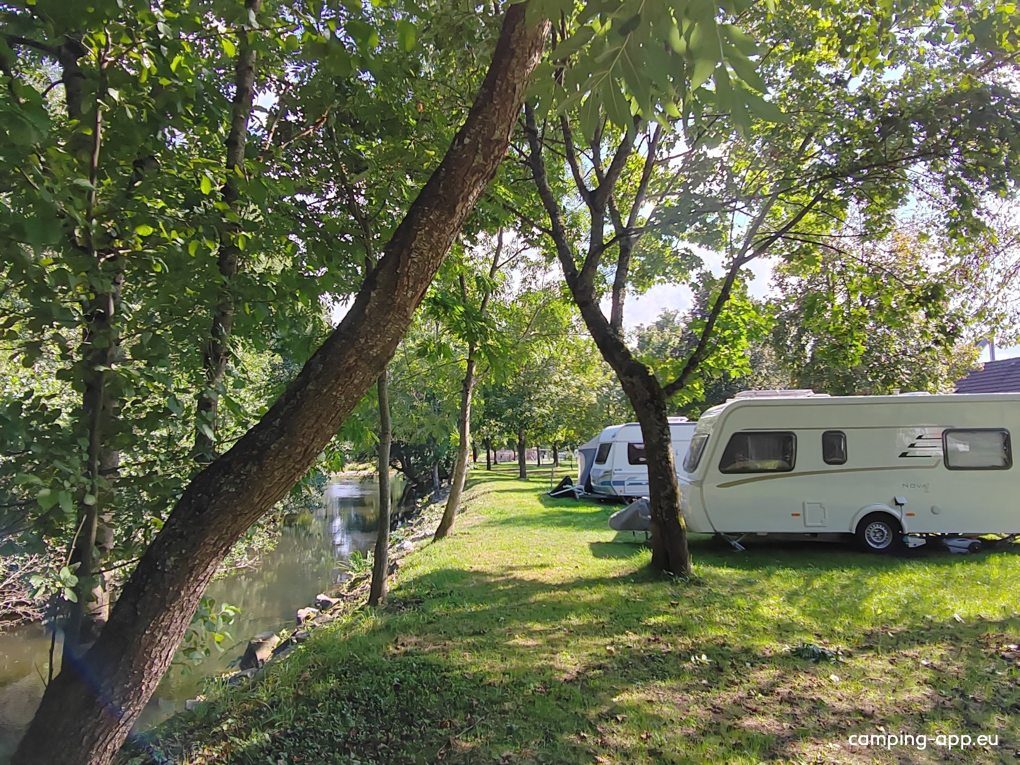 Camping Les Castors **** — Kemp in Burnhaupt-le-Haut