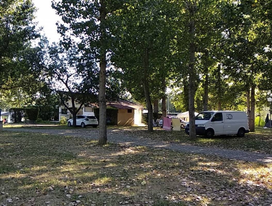 Stellplatz L'Isle-Jourdain — Ställplats in L'Isle-Jourdain