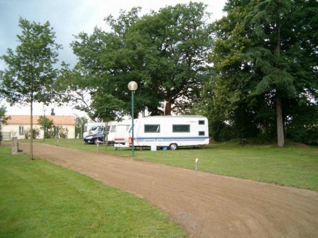 Camping Municipal Les Humeaux — Campingplass in Bournezeau
